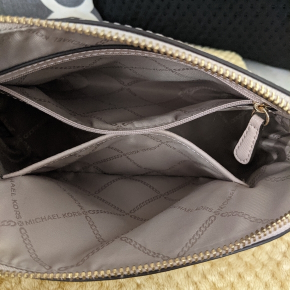 Michael Kors Crossgrain Leather Dome Crossbody Pale Pink - Picture 4 of 7